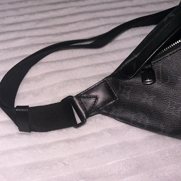 Louis Vuitton Discovery Bumbag PM - Picture 3 of 10